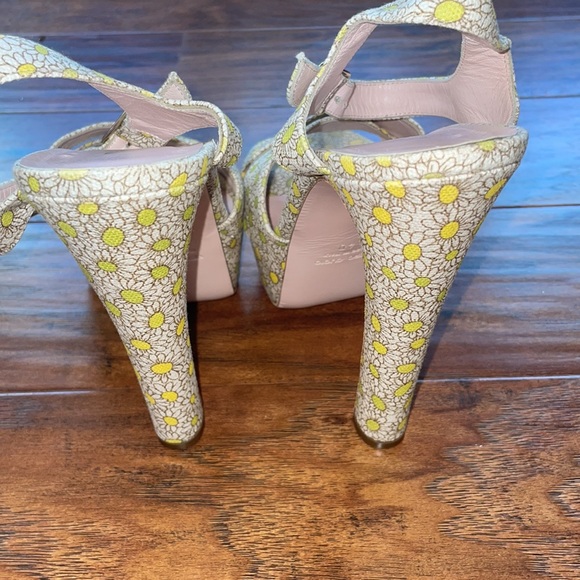 Red VALENTINO Daisy Print Platform Sandals - Picture 6 of 8